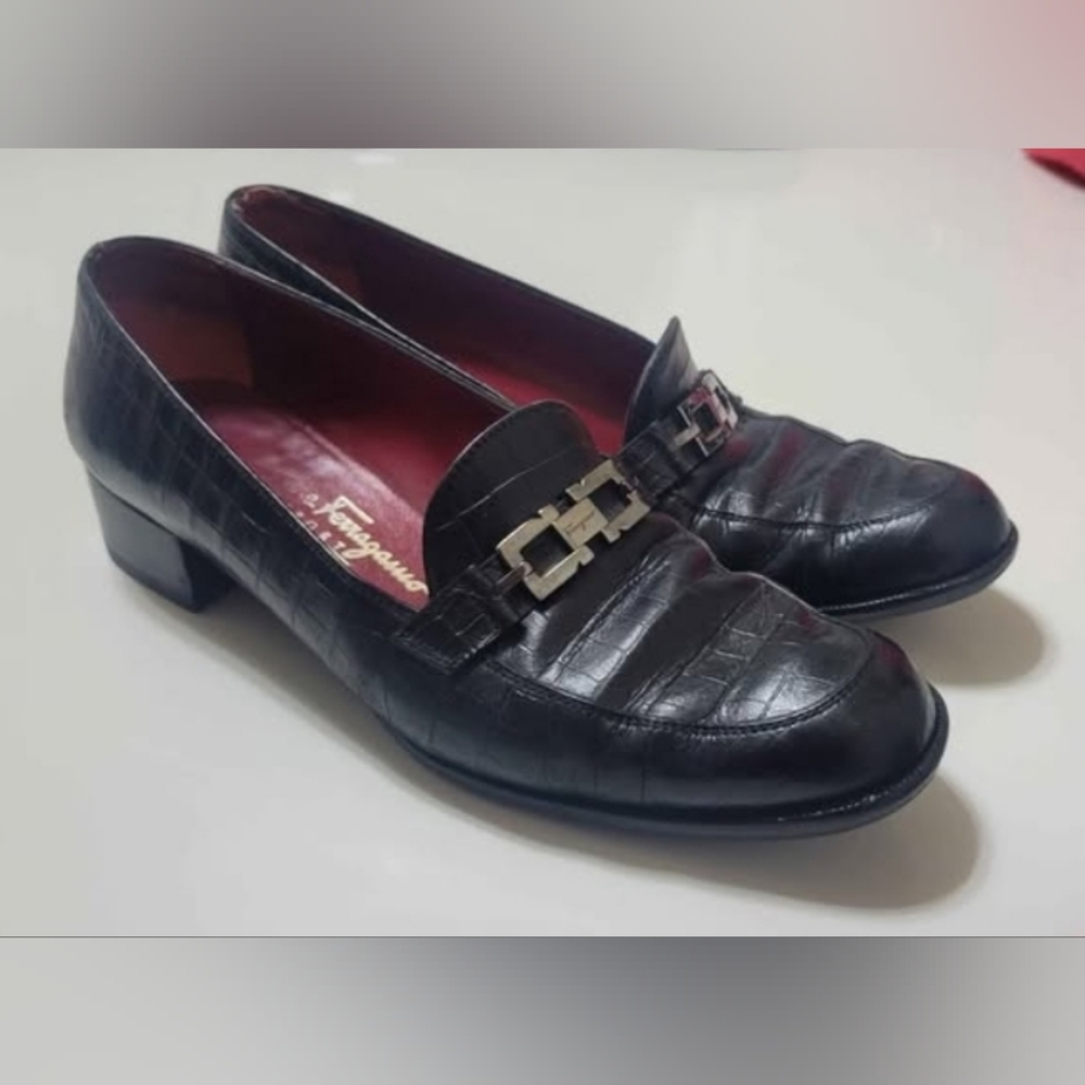 Salvatore Ferragamo Black Leather Loafers for Women